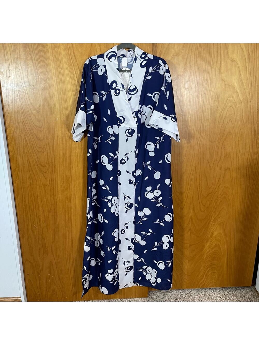 NWT Private Treasures by Avon, Thin Housecoat. Misses Size 10/16